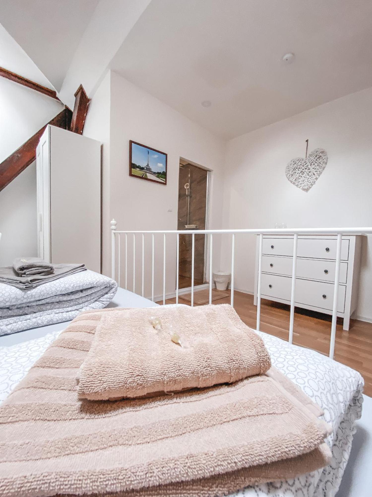 Blue Lotus Apartments Bratislava Extérieur photo
