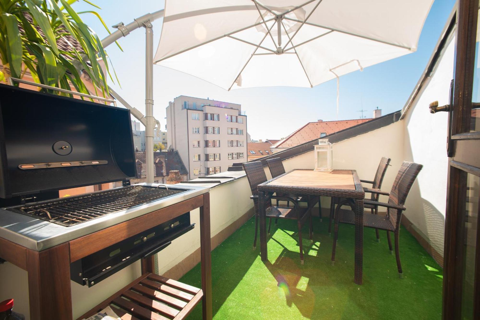 Blue Lotus Apartments Bratislava Extérieur photo