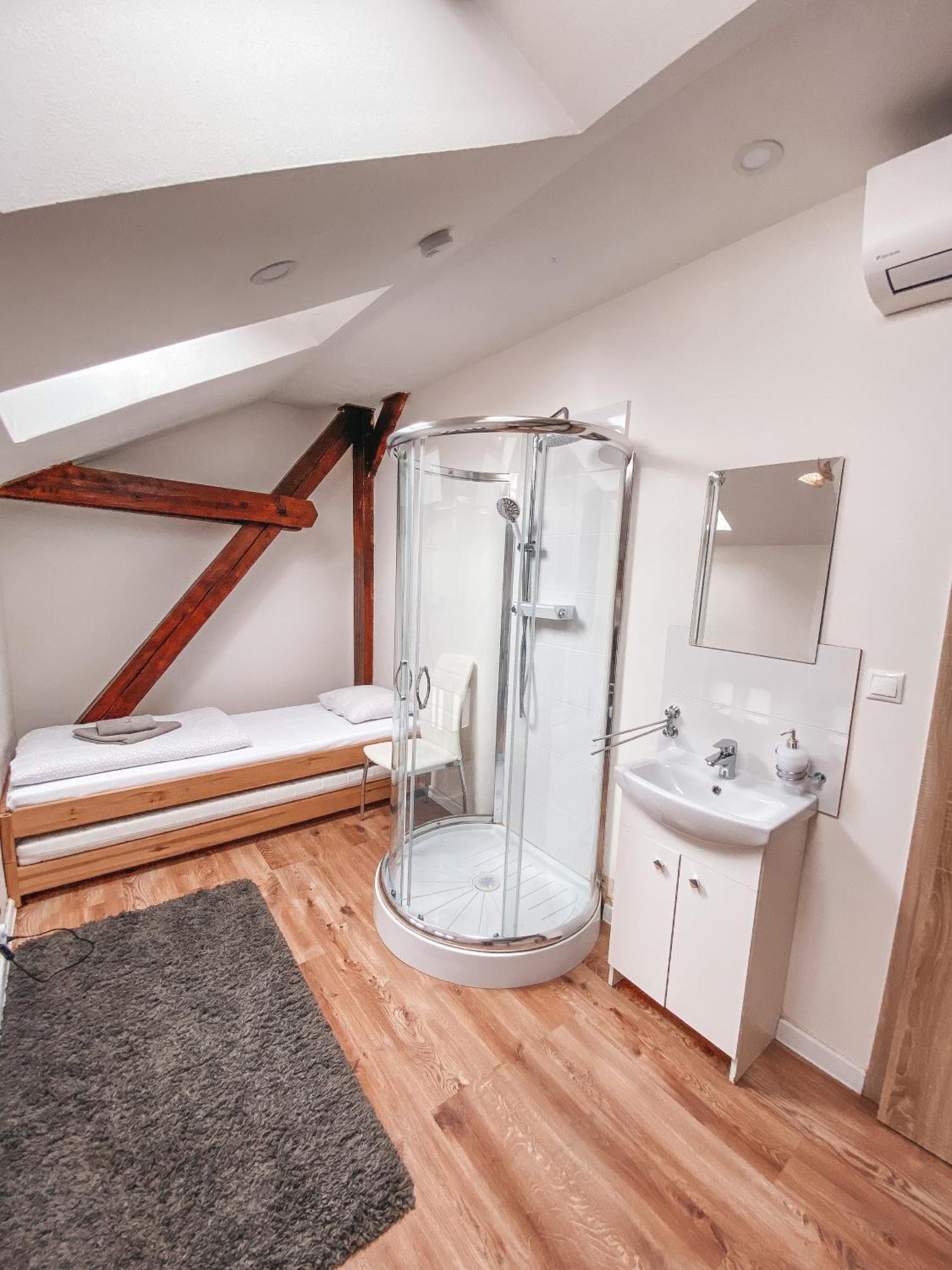 Blue Lotus Apartments Bratislava Extérieur photo
