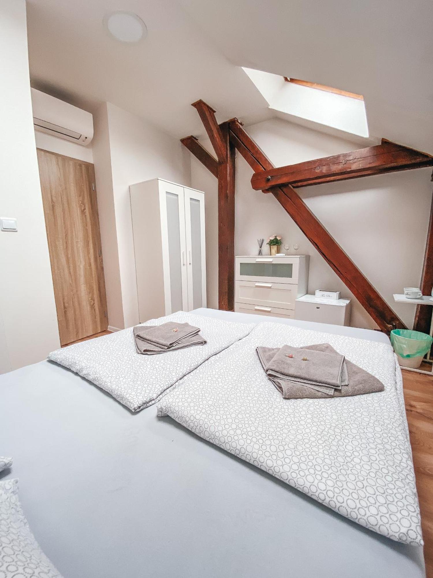 Blue Lotus Apartments Bratislava Extérieur photo